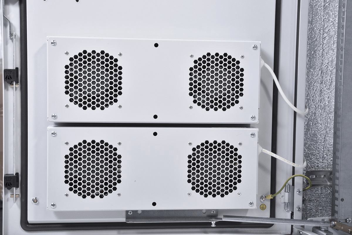 Шкаф уличный всепогодный напольный укомплектованный 30U (Ш700 × Г600), комплектация Т1-IP55 от ЦМО