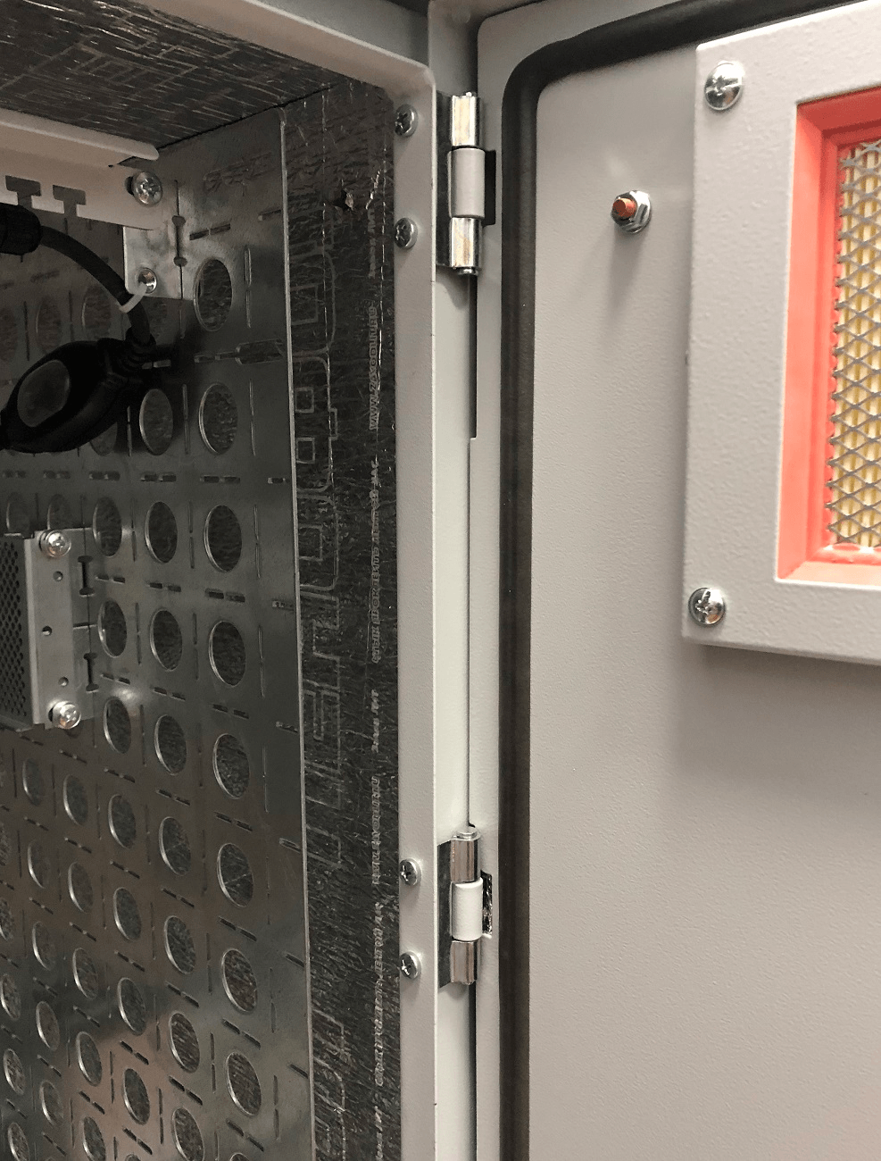 Шкаф всепогодный настенный 12U (Ш600 × Г300), комплектация Т1 с контроллером MC1 и датчиками от ЦМО