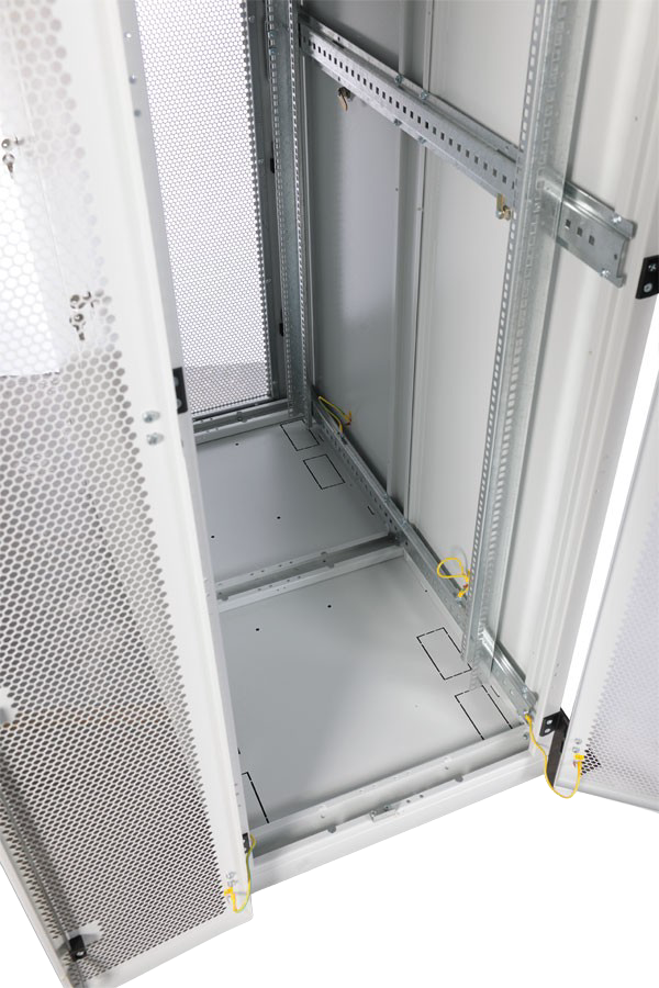 Шкаф серверный напольный 42U (600 × 1000) дверь перфорированная 2 шт. от ЦМО