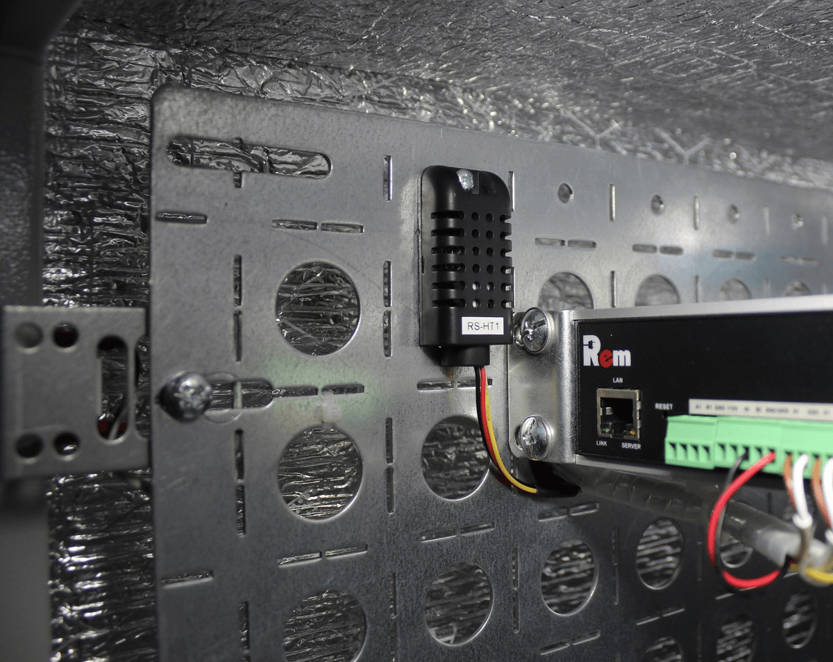Шкаф всепогодный настенный 18U (Ш600 × Г500), нерж. сталь. компл. ТК с контроллером MC3 и датчиками от ЦМО