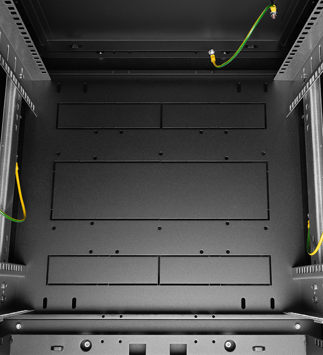 Шкаф телекоммуникационный напольный 18U (600 × 800) дверь стекло, цвет черный