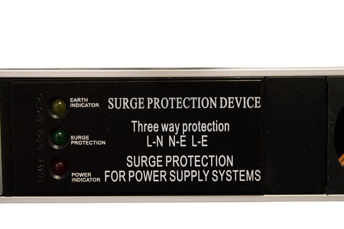 Вертикальный блок розеток Rem-16 с фил. и инд., 25 IEC 60320 C13, алюм., 42-48U, шнур 3 м. от ЦМО