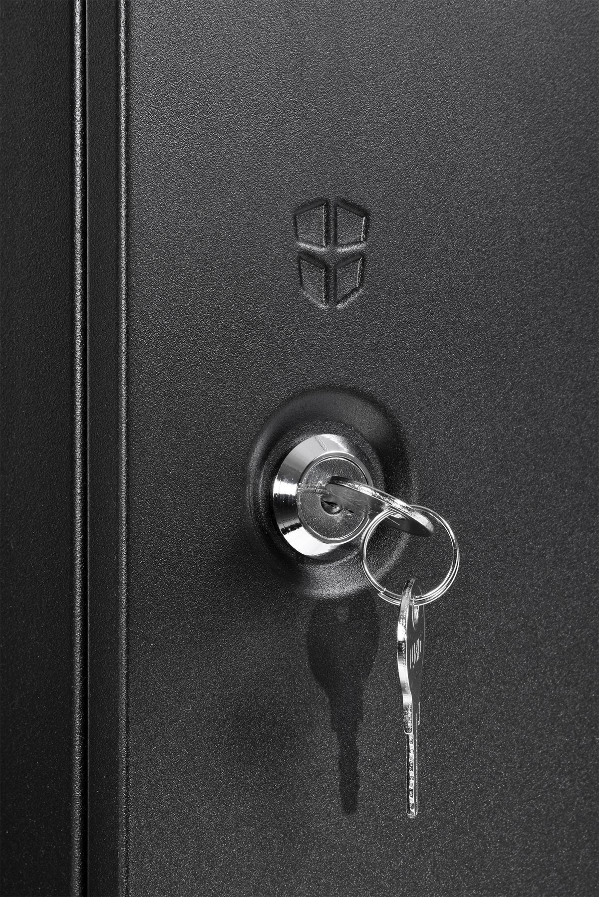 Шкаф телекоммуникационный настенный разборный ЭКОНОМ 12U (600 × 520) дверь металл, цвет черный