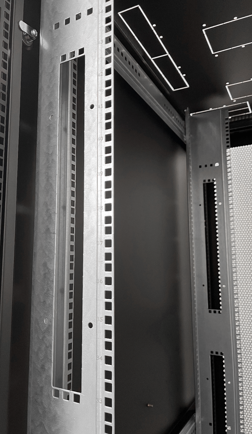 Шкаф серверный напольный 48U (800 × 1200) дверь перфорированная, задние двойные перф., цвет черный