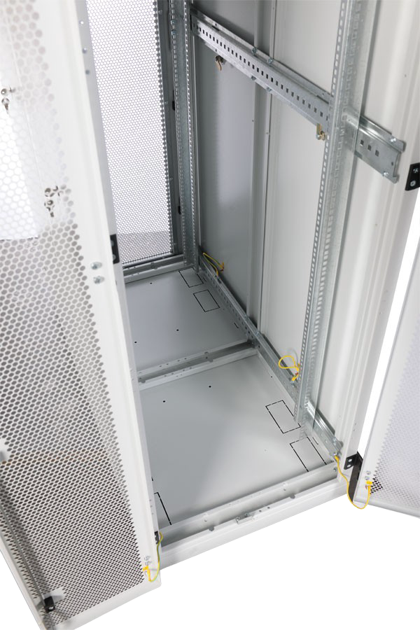 Шкаф серверный напольный 45U (600 × 1200) дверь перфорированная, задние двойные перфорированные от ЦМО