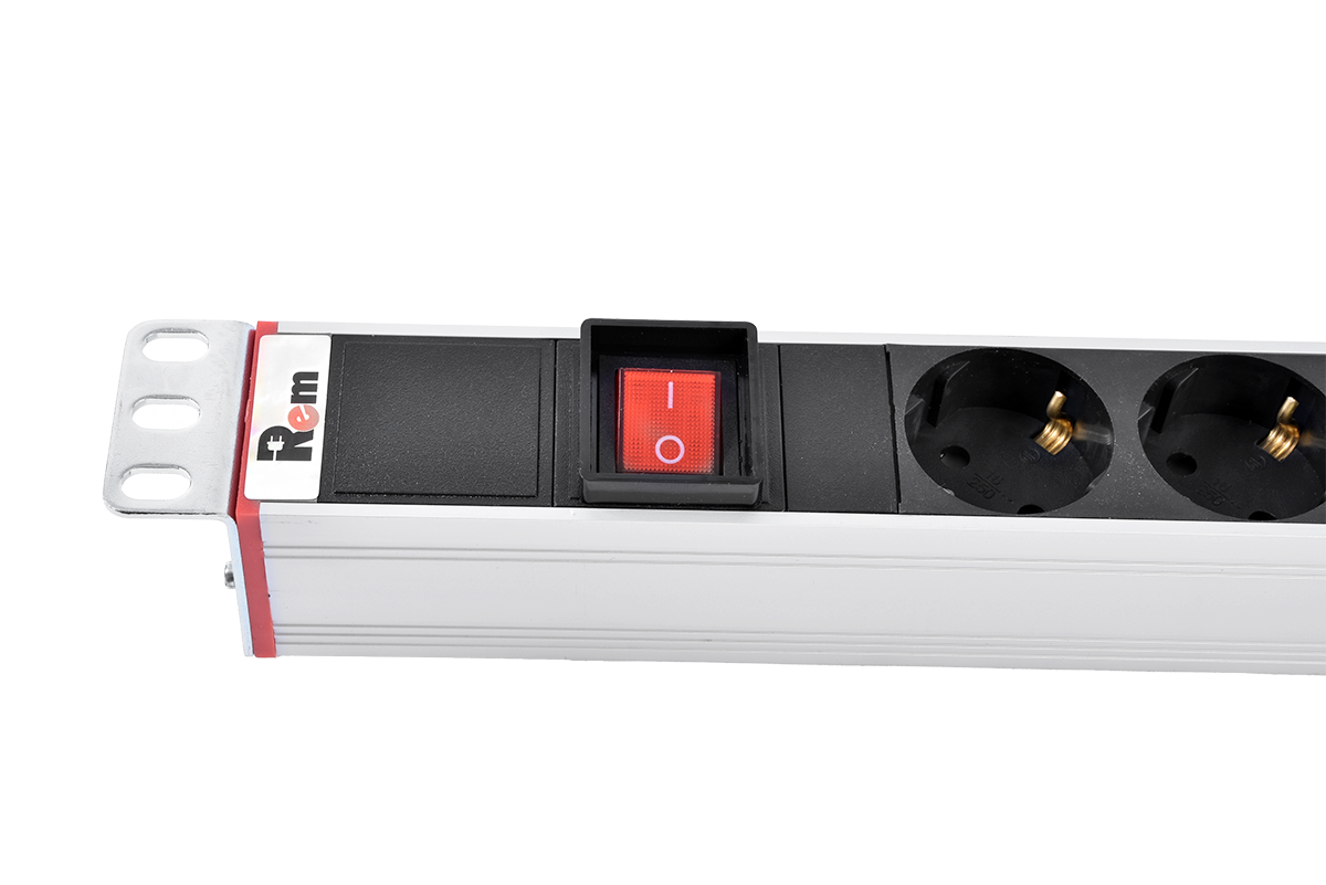 Блок розеток Rem-16 с выкл., 7 Schuko, вход IEC 60320 C20, 16A, алюм., 19" от ЦМО