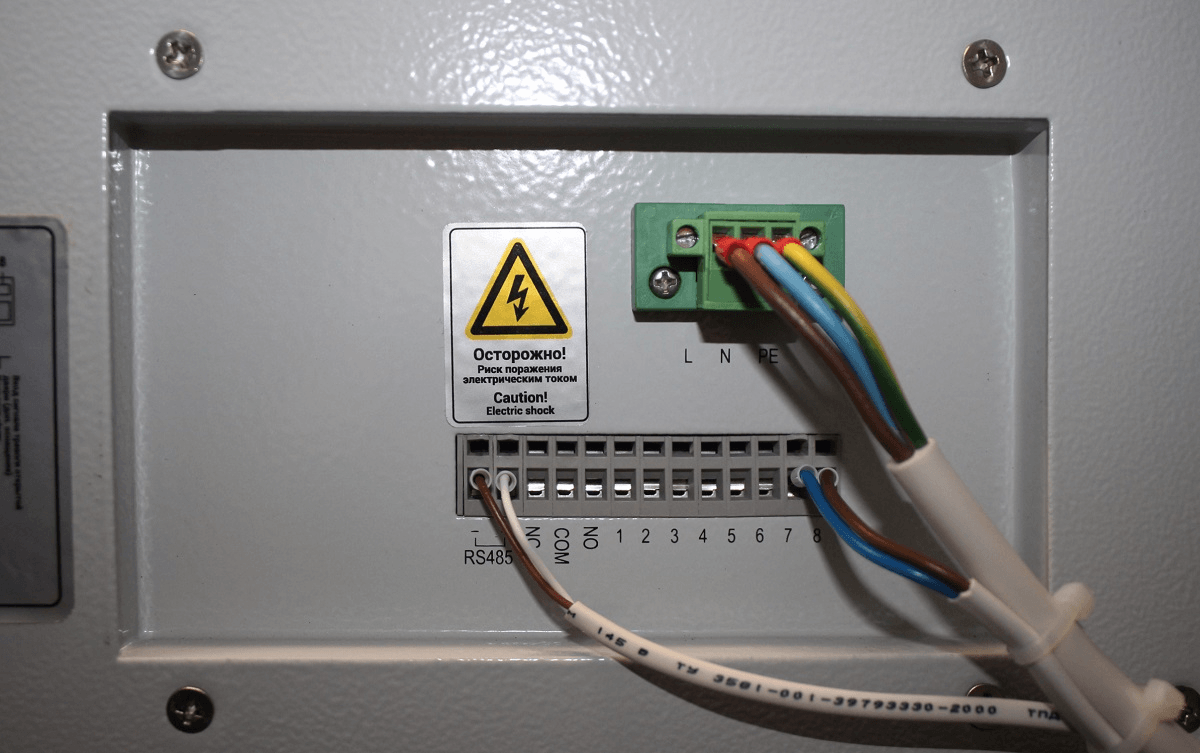 Шкаф всепогодный настенный 18U (Ш600 × Г500), комплектация ТК с контроллером MC3 и датчиками от ЦМО