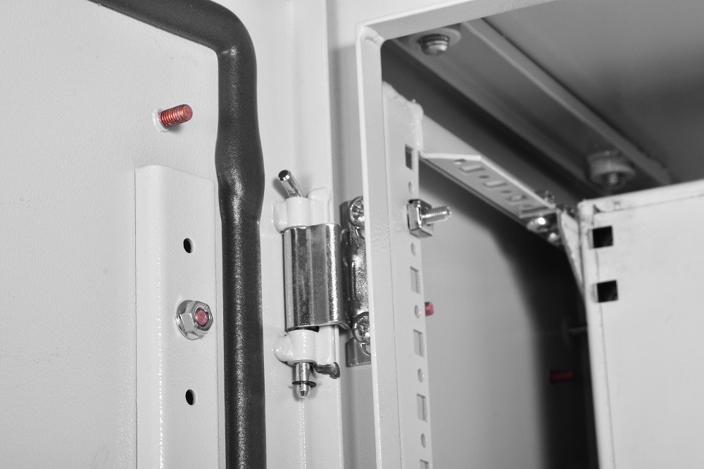 Отдельный электротехнический шкаф IP55 в сборе (В2200×Ш1200×Г400) EME с двумя дверьми, цоколь 100 мм от ЦМО