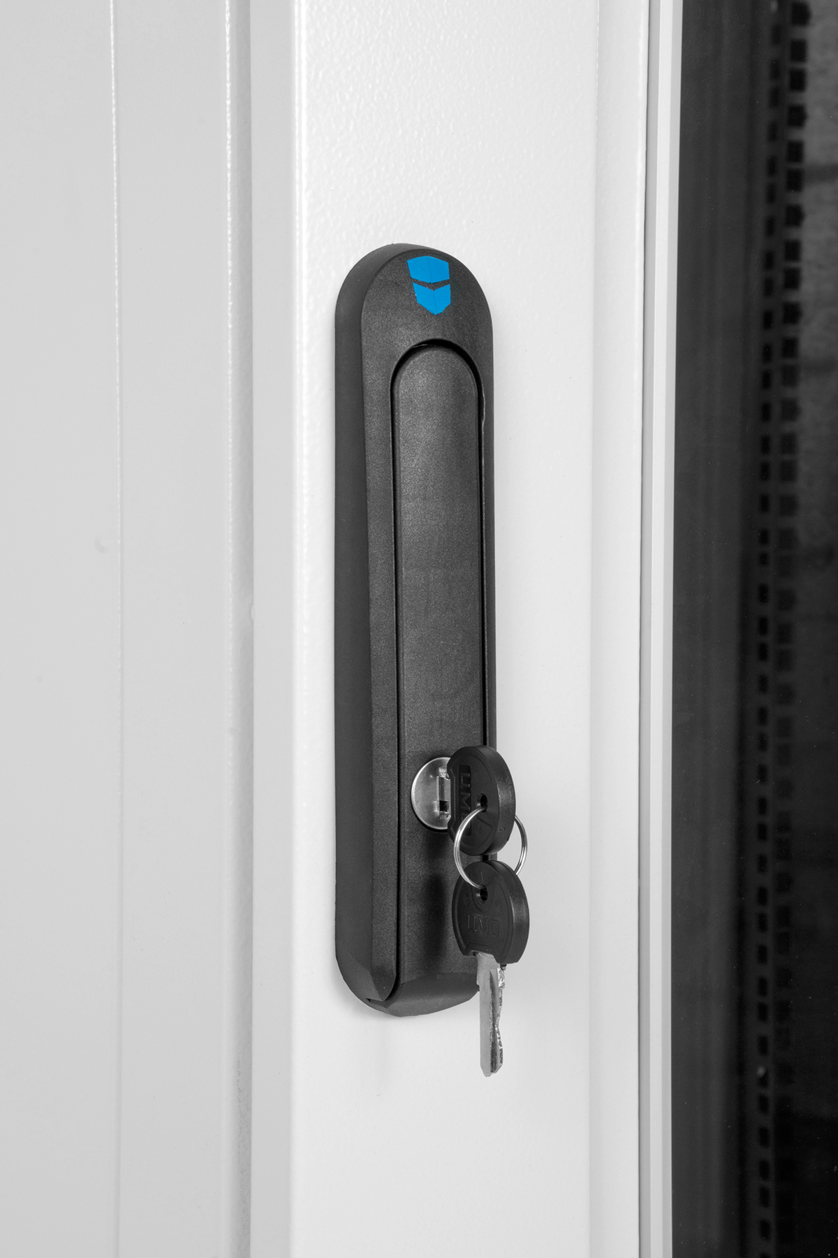 Шкаф телекоммуникационный напольный 18U (600 × 800) дверь стекло от ЦМО