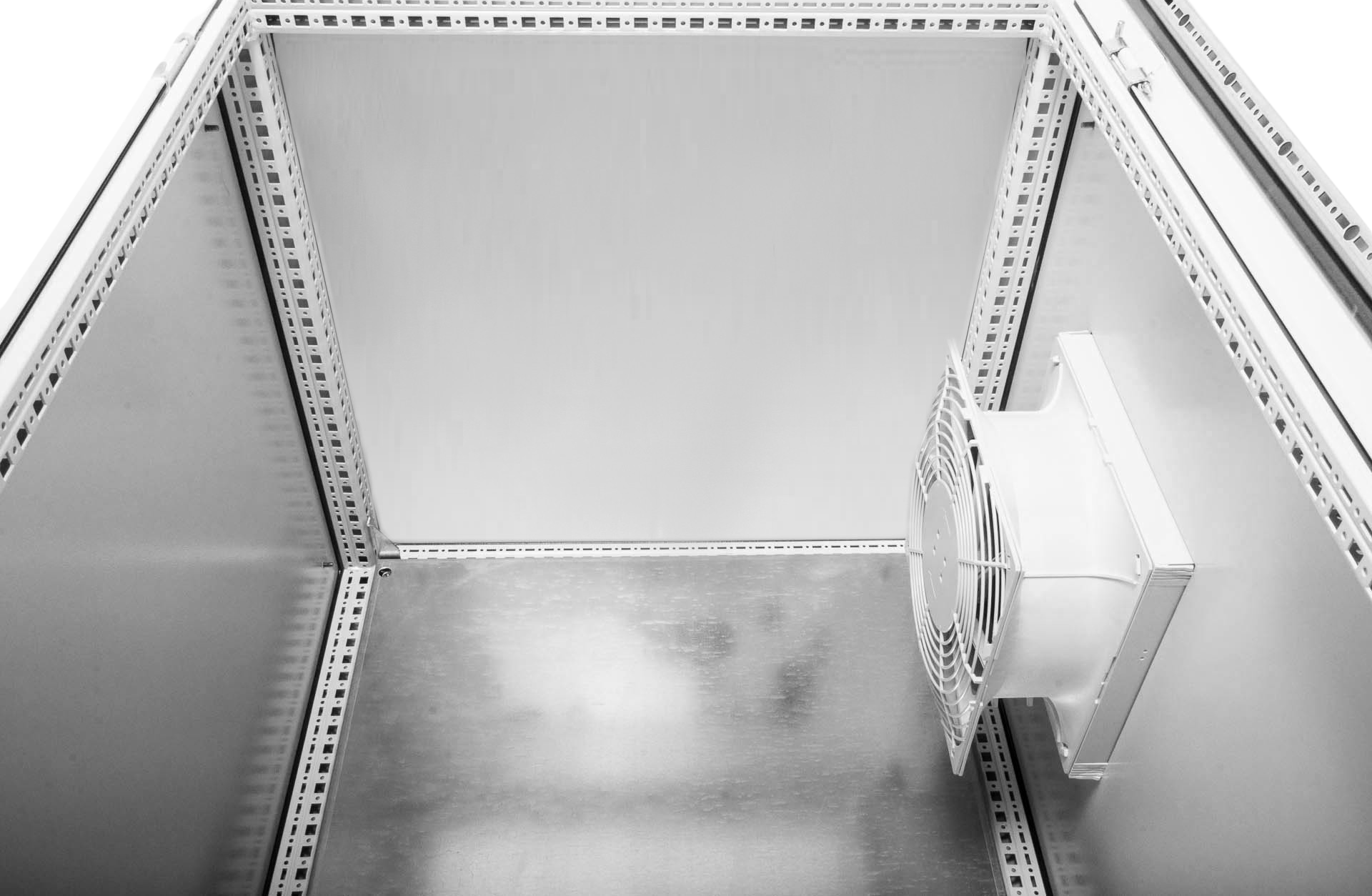 Комплект боковых стенок для монтажа вентилятора PF для шкафов серии EMS (В2200 × Г800) от ЦМО