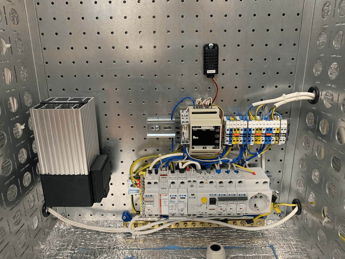 Шкаф всепогодный настенный 6U (Ш600 × Г300), нерж. сталь. компл. Т1 с контроллером MC1 и датчиками от ЦМО