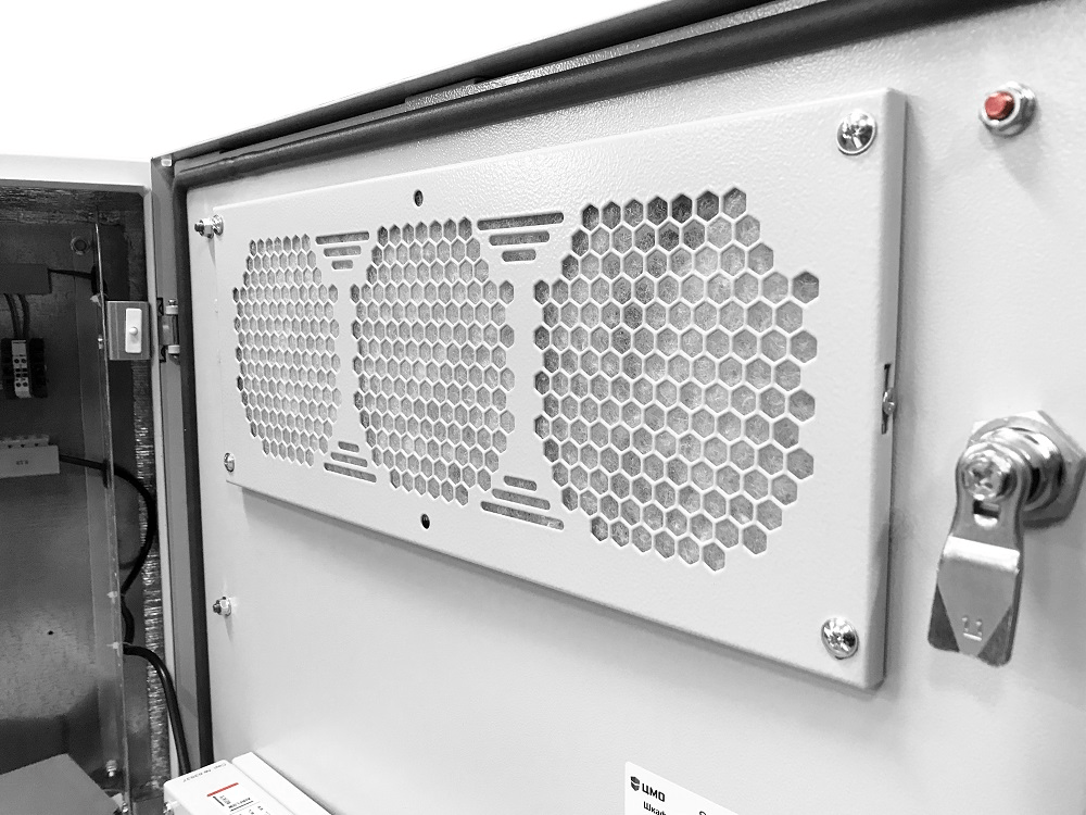 Шкаф всепогодный настенный 12U (Ш600 × Г500), комплектация Т1 с контроллером MC1 и датчиками от ЦМО