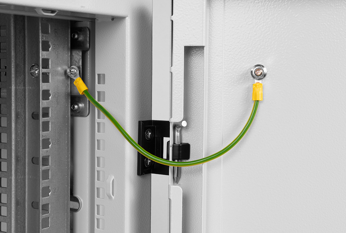 Шкаф телекоммуникационный напольный 36U (600 × 600) дверь перфорированная