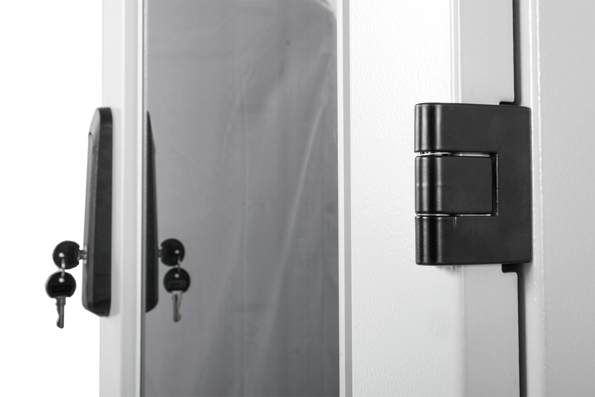 Шкаф телекоммуникационный напольный 18U (600 × 800) дверь стекло, цвет черный