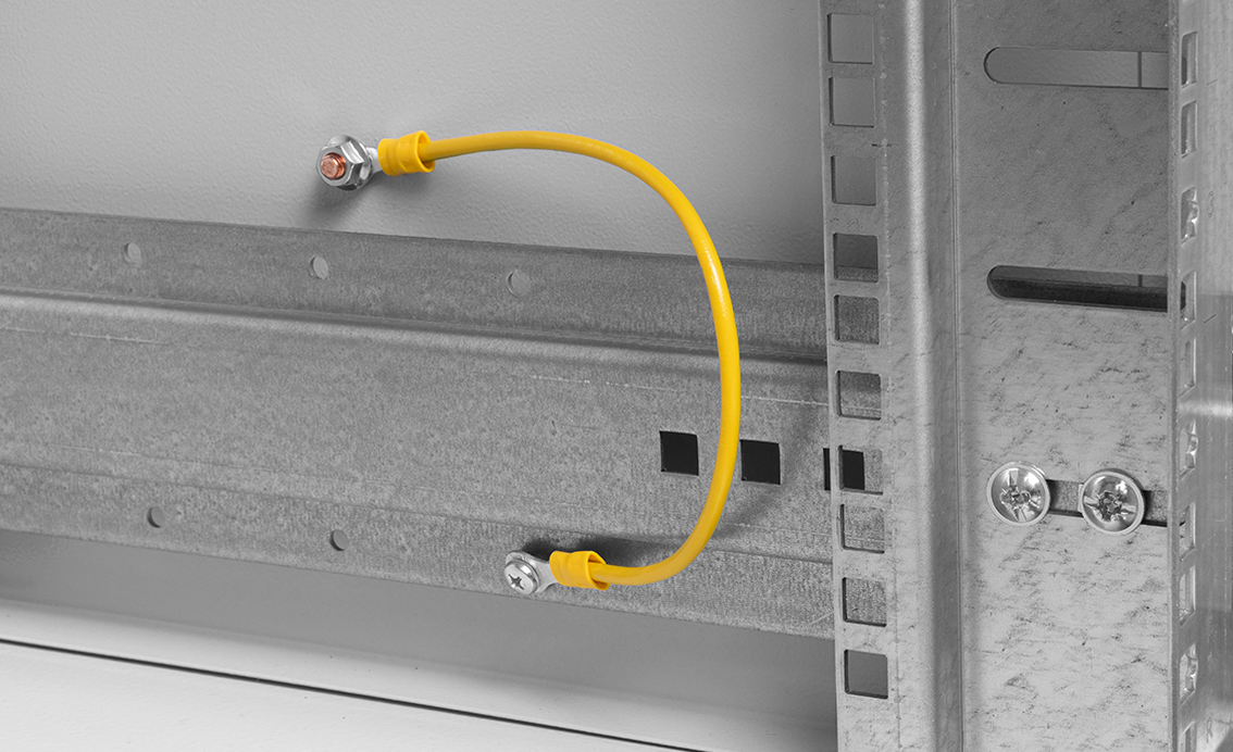 Шкаф телекоммуникационный напольный 36U (600 × 600) дверь перфорированная