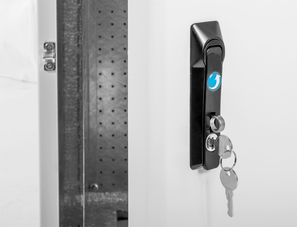 Шкаф уличный всепогодный настенный укомпл. 18U (Ш600 × Г500), нерж. сталь, комплектация Т1-IP54/55 от ЦМО