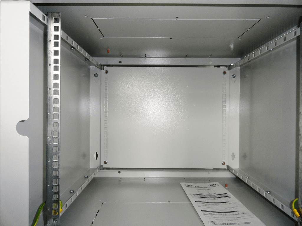  Стенка задняя к шкафу ШРН, ШРН-Э и ШРН-М 9U в комплекте с крепежом, цвет черный от ЦМО