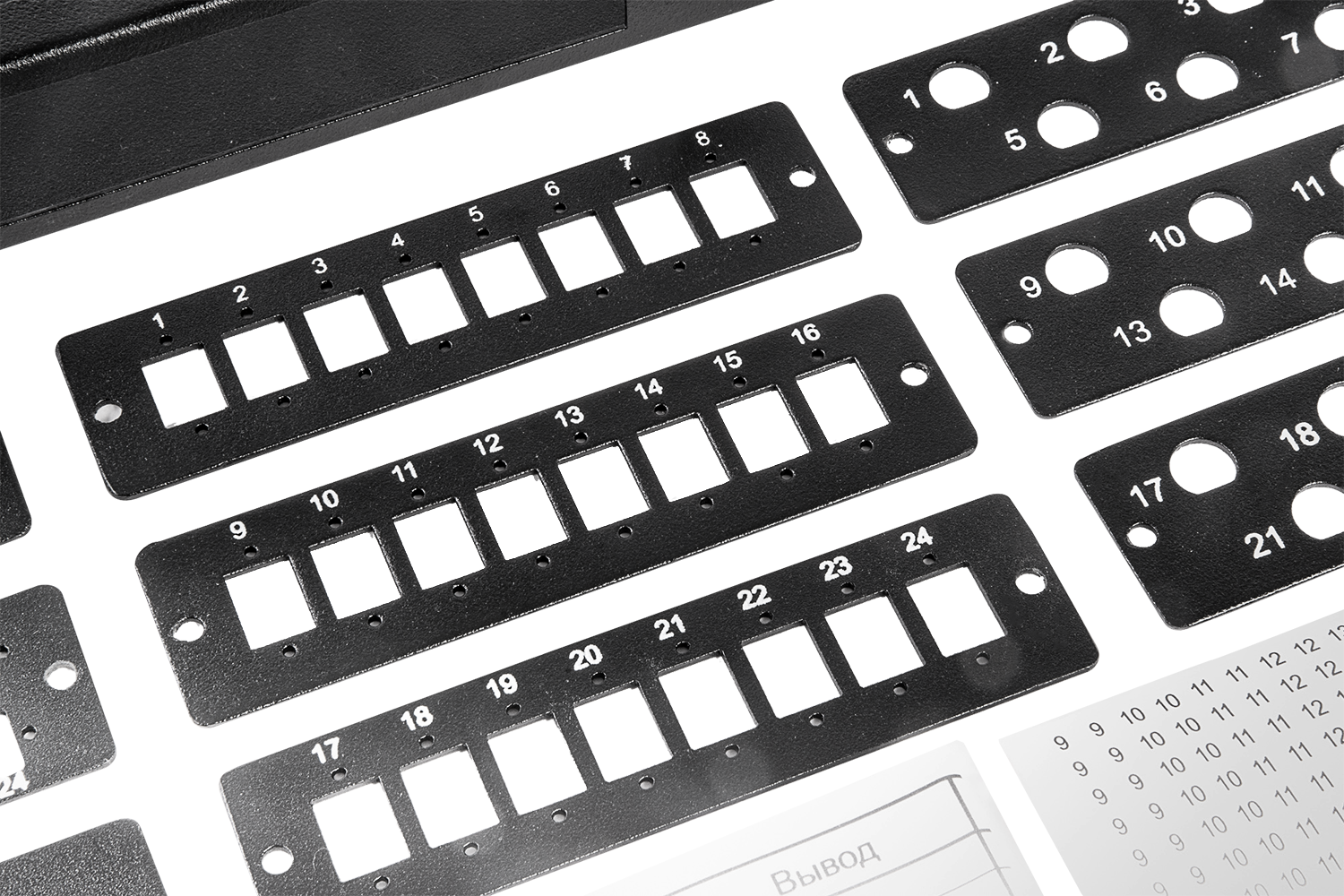 Кросс оптический 19" с комплектом вставок (Патч-панель 19"), цвет черный от ЦМО