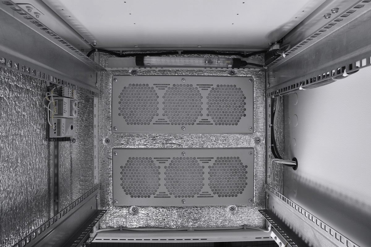 Шкаф всепогодный напольный укомплектованный 12U (Ш1000 × Г900) с эл. отсеком, комплектация Т1-IP55 от ЦМО